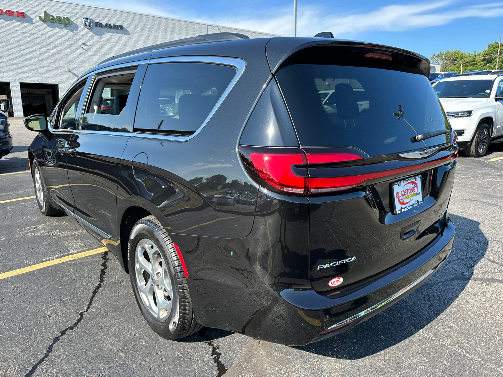 2023 Chrysler Pacifica Limited 8