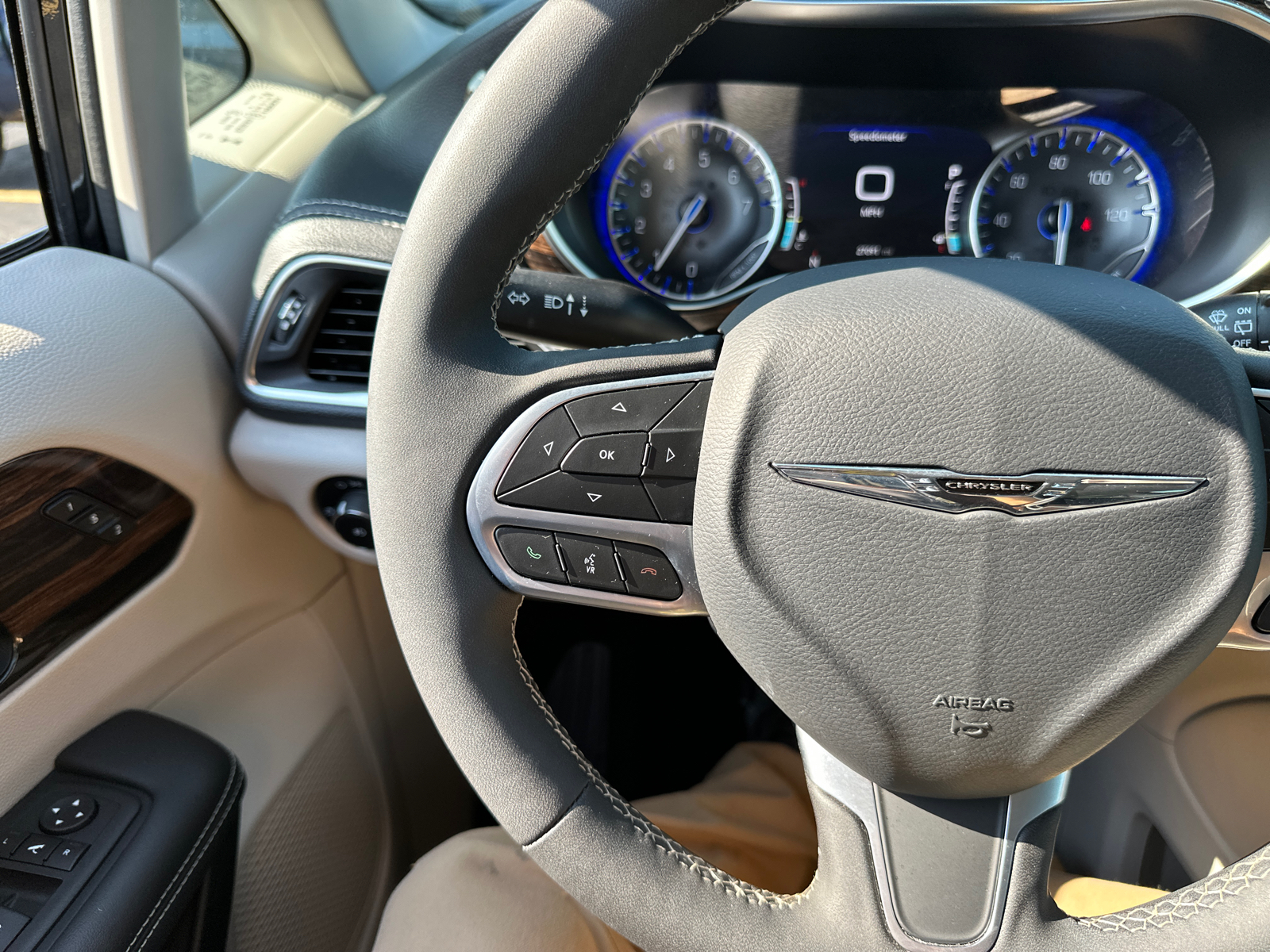 2023 Chrysler Pacifica Limited 36