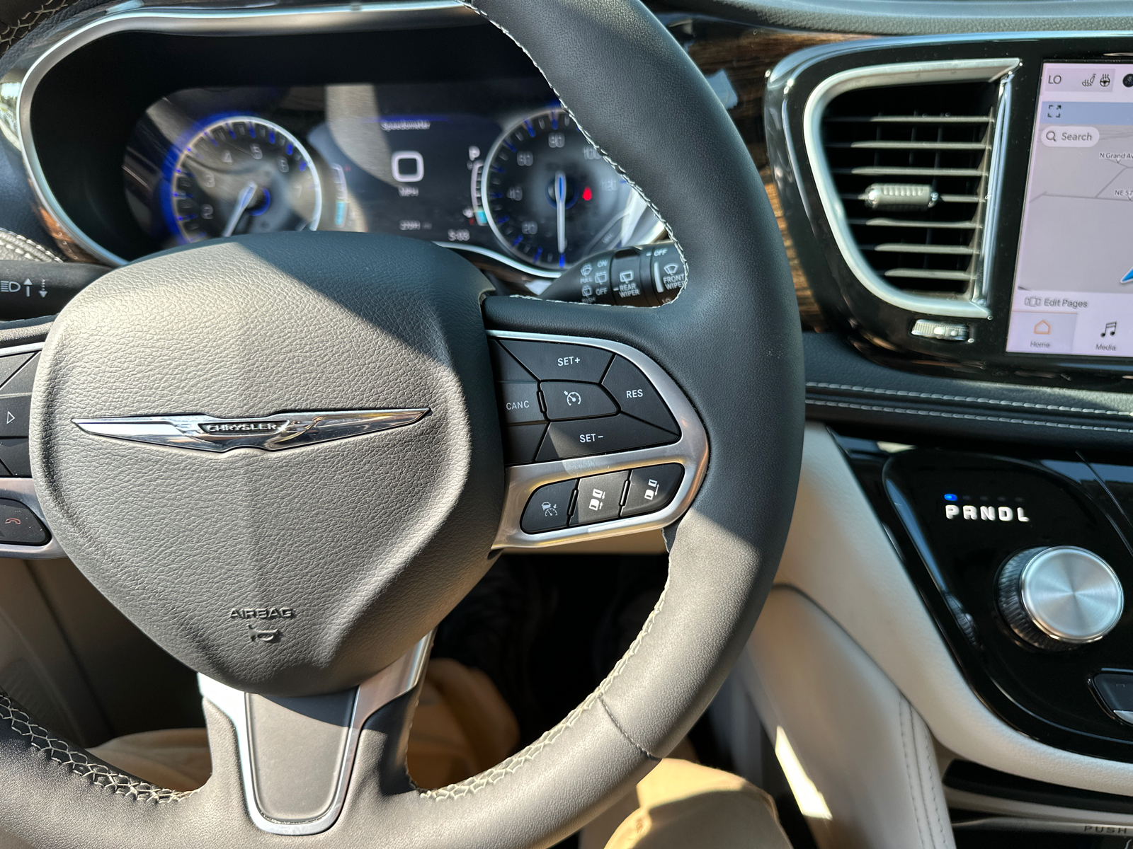 2023 Chrysler Pacifica Limited 37