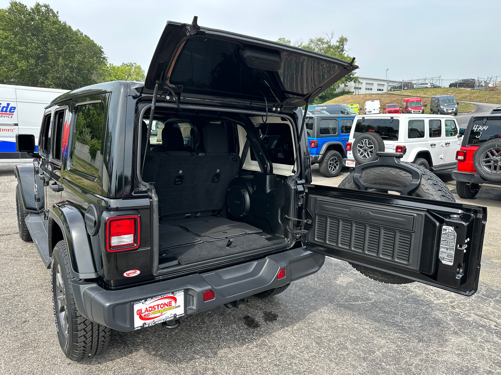 2018 Jeep Wrangler Unlimited Sahara 9