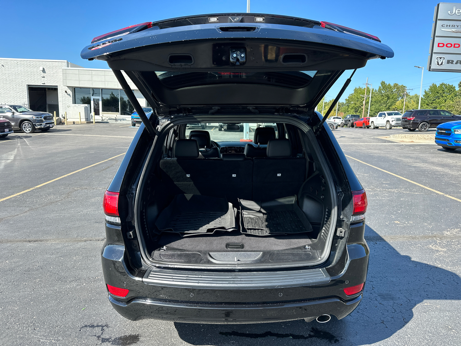 2021 Jeep Grand Cherokee Laredo X 9