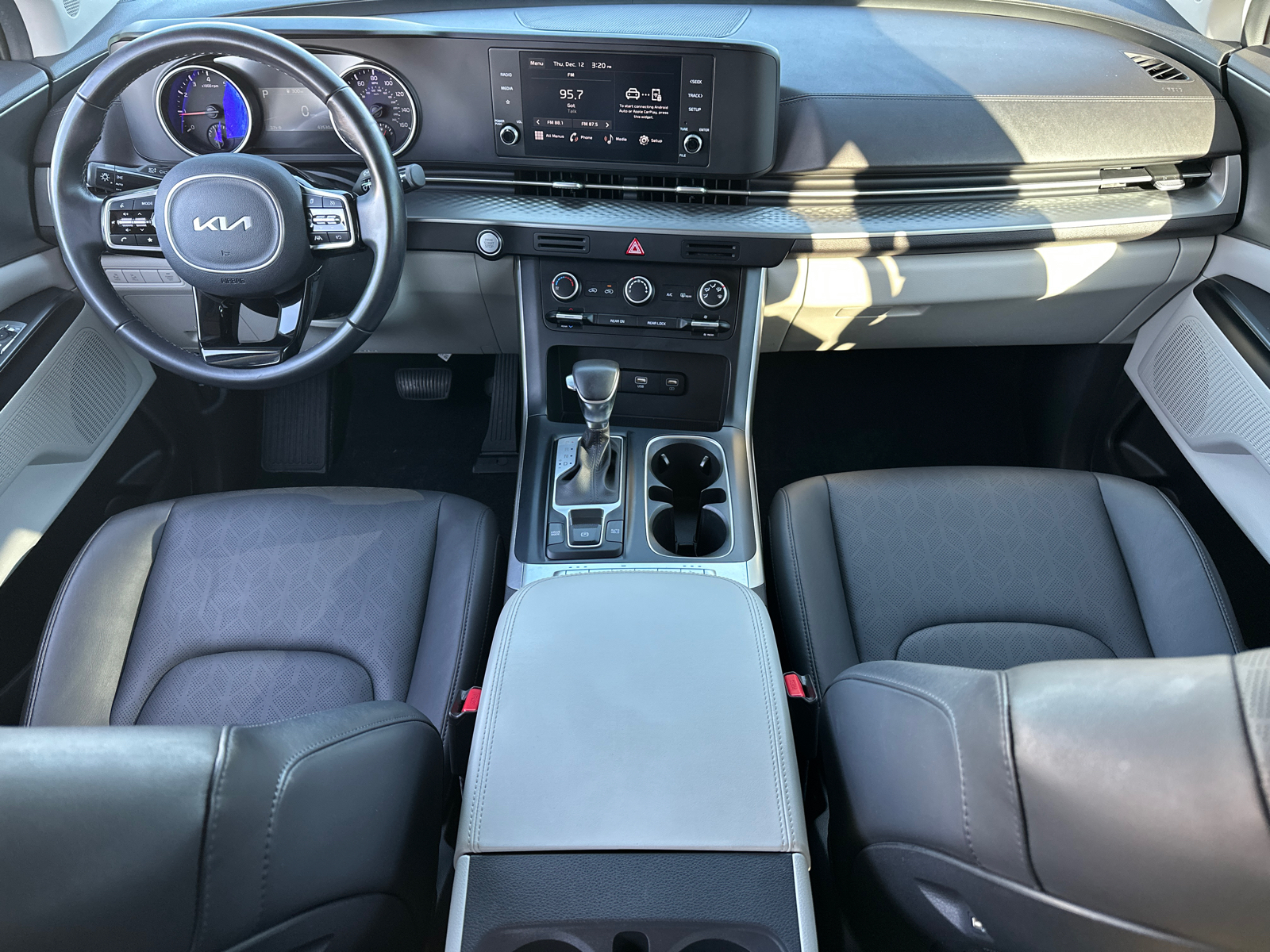 2023 Kia Carnival LX 15