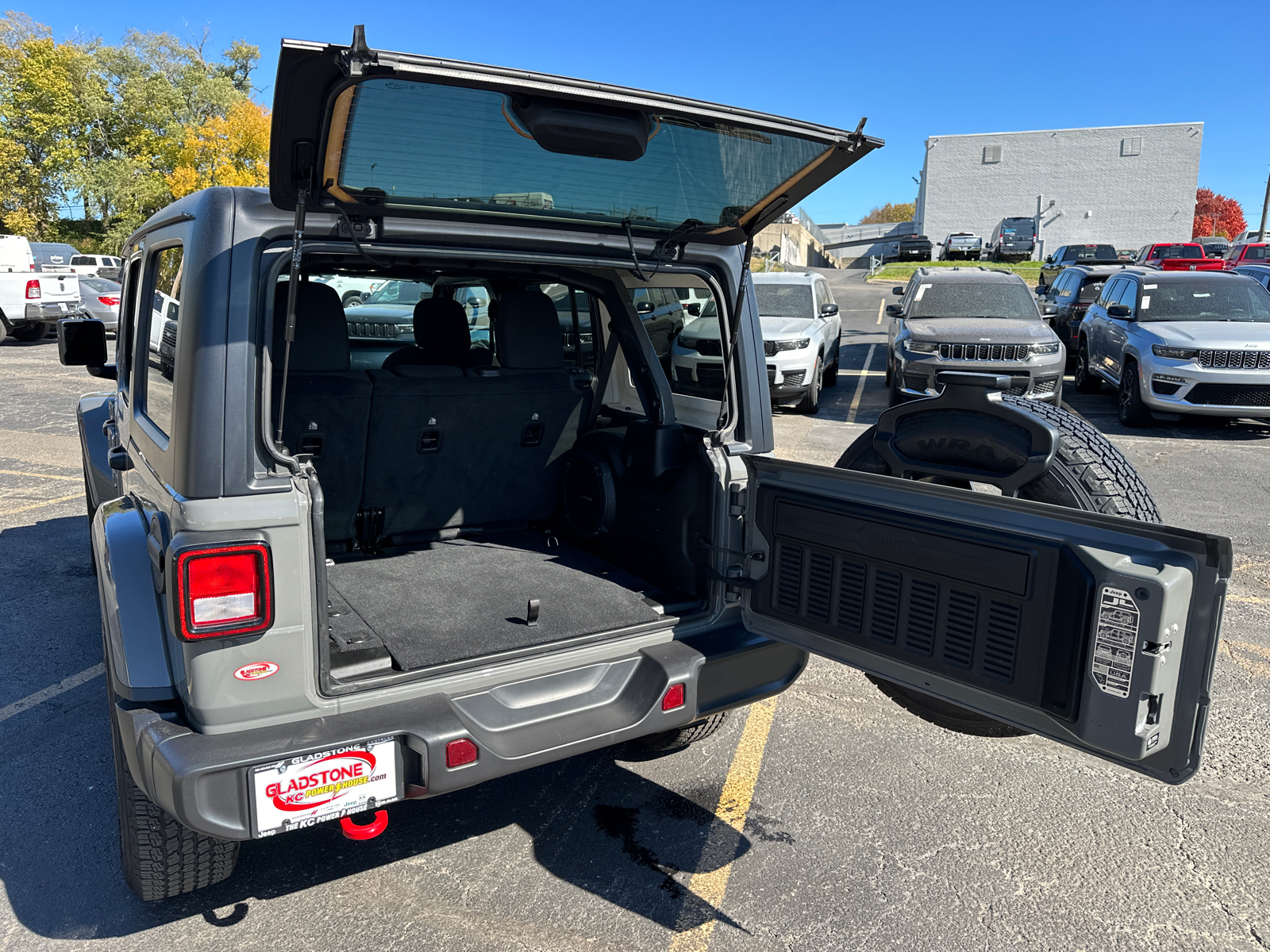 2022 Jeep Wrangler Unlimited Sahara 9