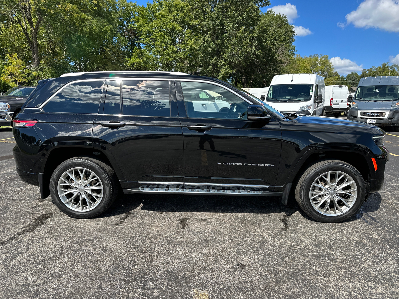 2023 Jeep Grand Cherokee Summit 5