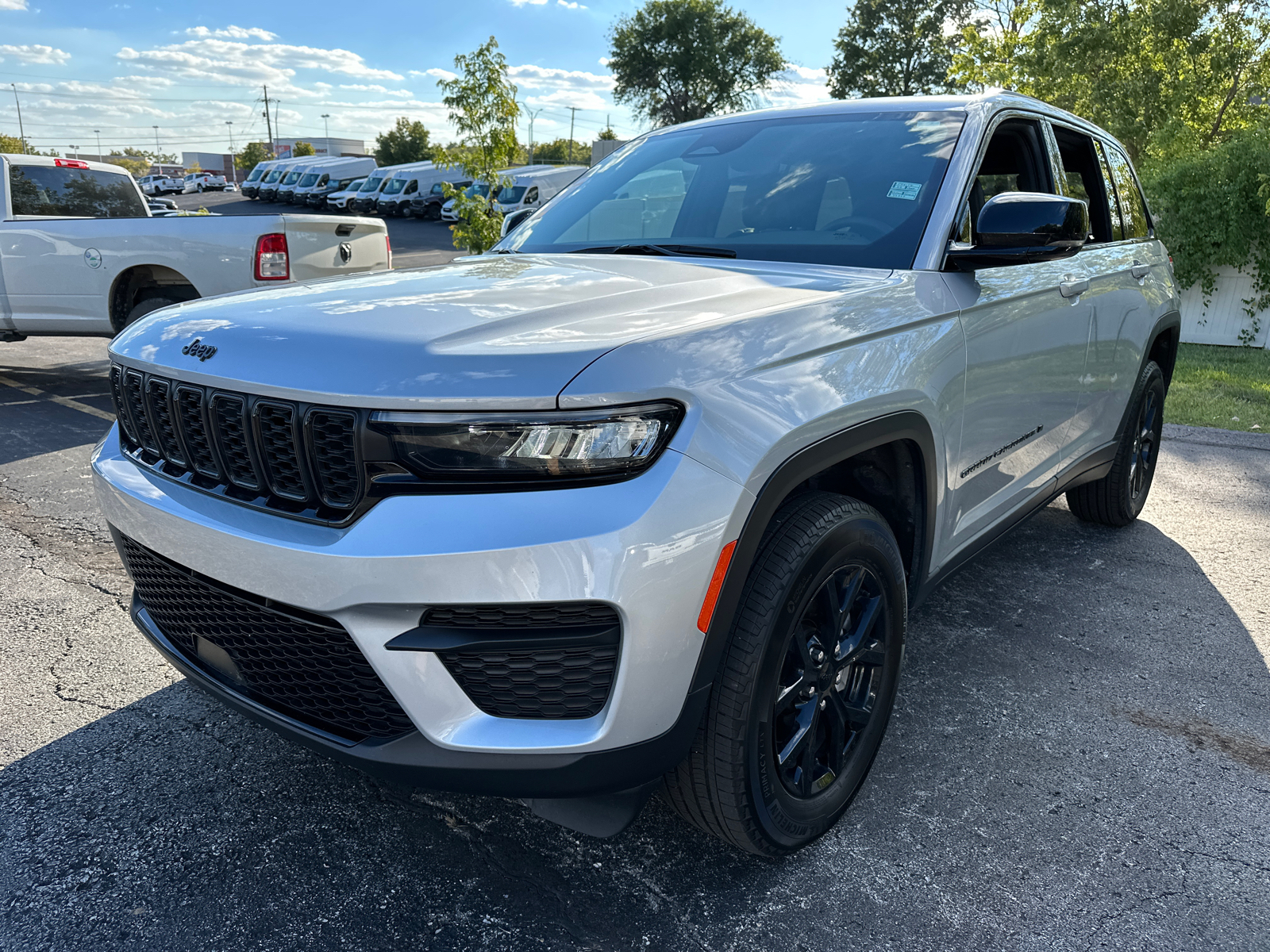 2023 Jeep Grand Cherokee Altitude 2