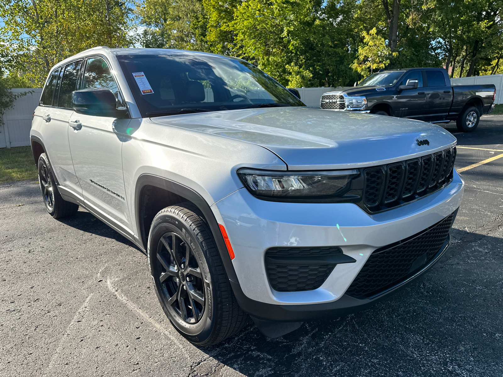 2023 Jeep Grand Cherokee Altitude 4