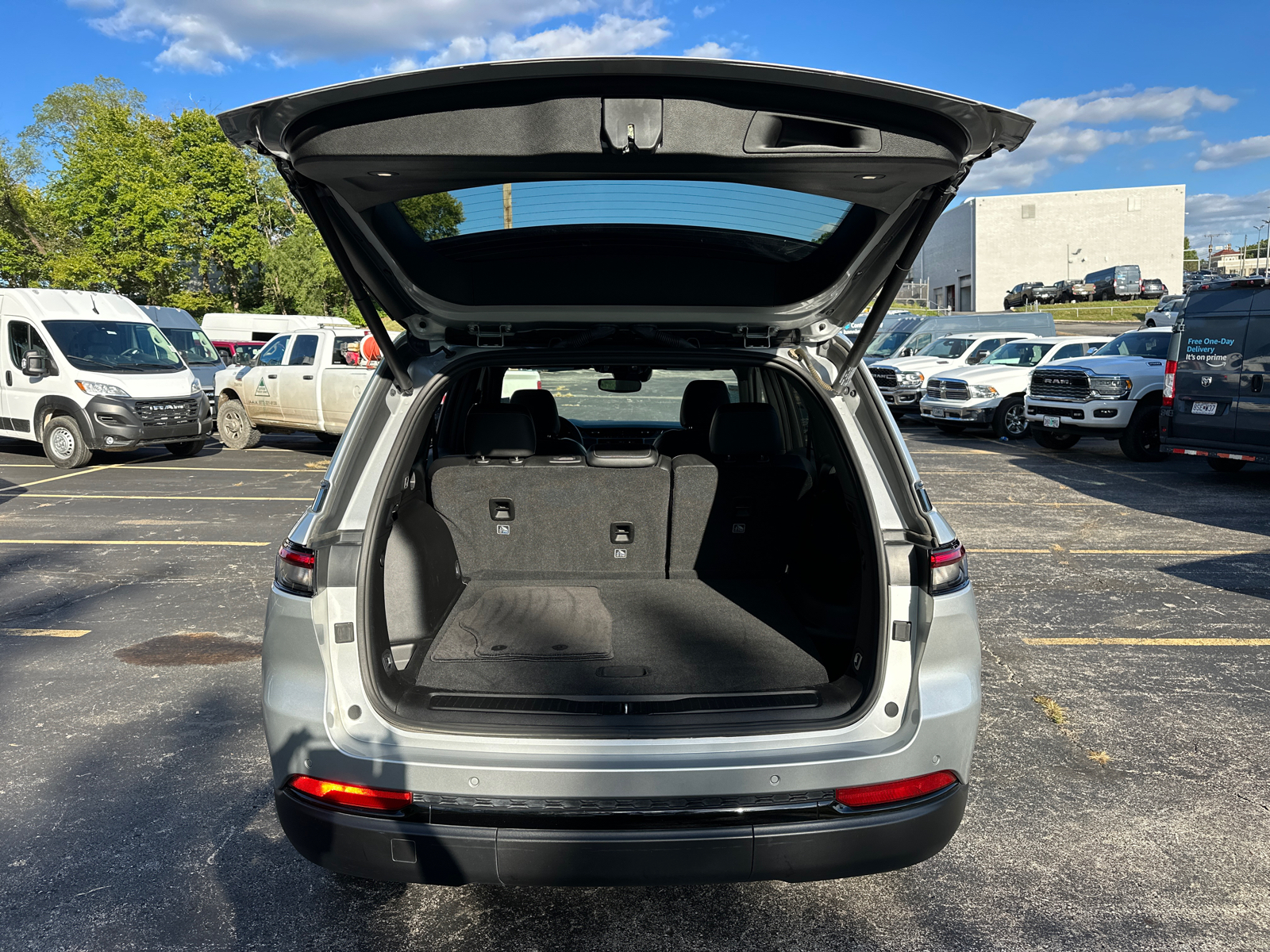 2023 Jeep Grand Cherokee Altitude 9