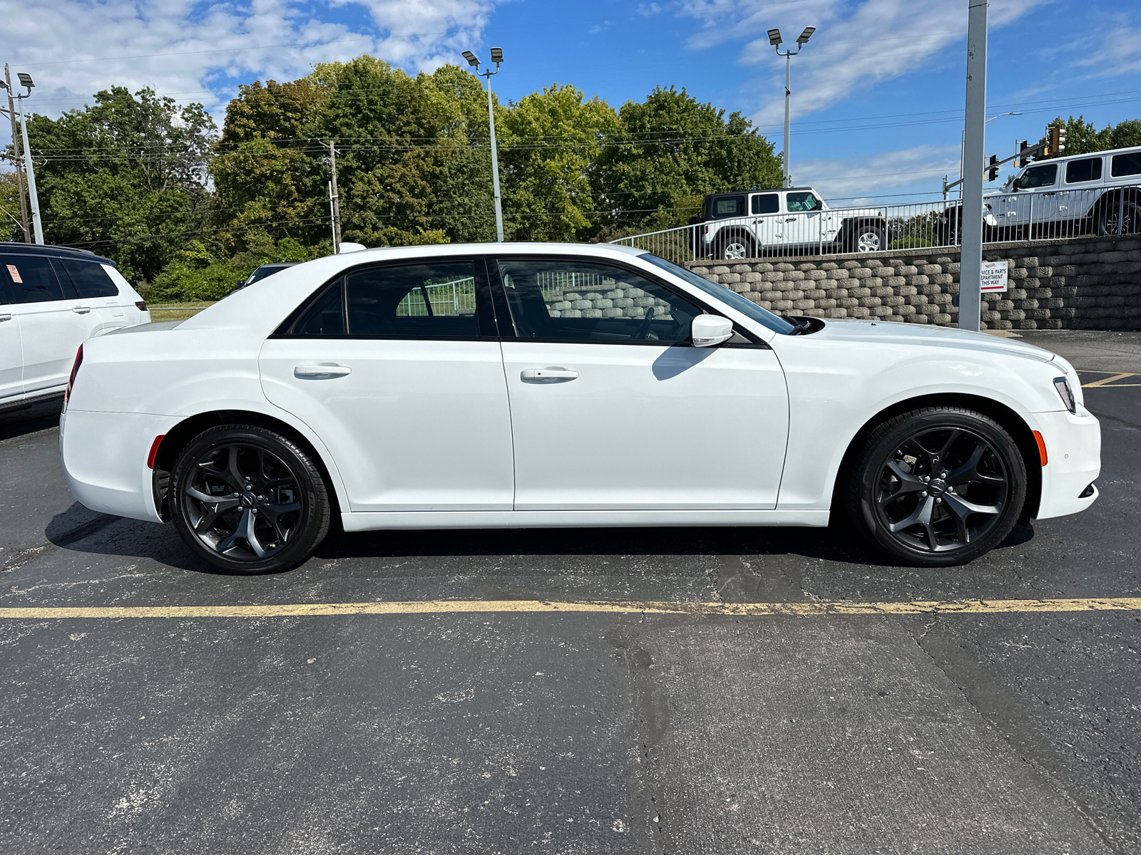 2023 Chrysler 300 S 5