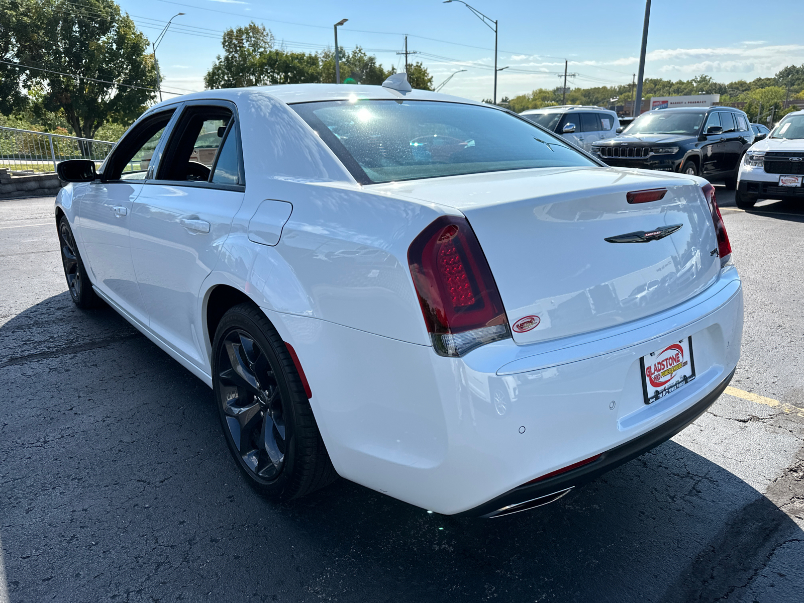 2023 Chrysler 300 S 8