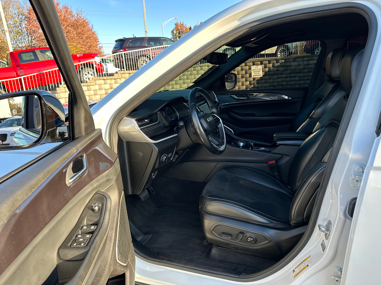 2021 Jeep Grand Cherokee L Laredo 37