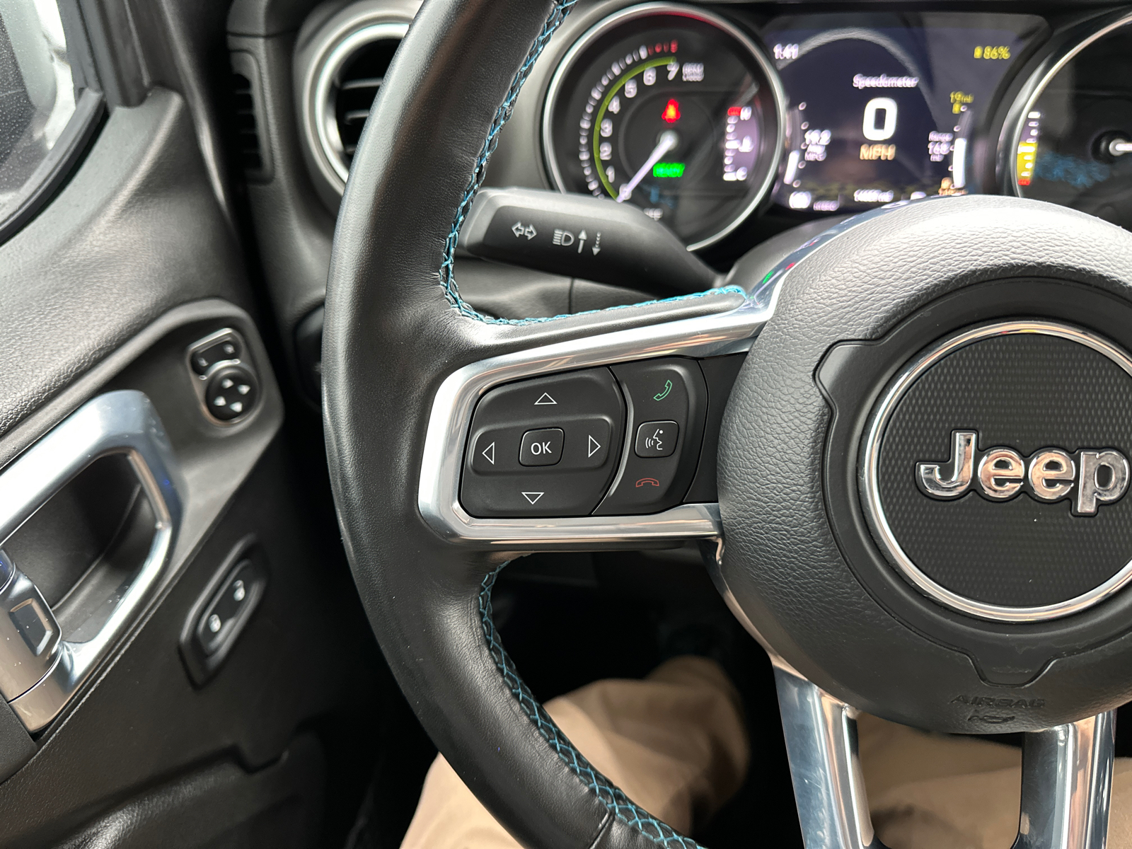 2023 Jeep Wrangler Rubicon 4xe 39