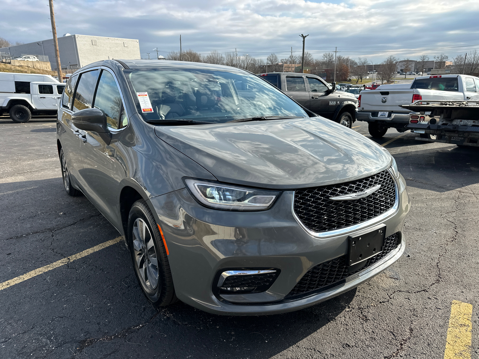 2022 Chrysler Pacifica Hybrid Touring L 4