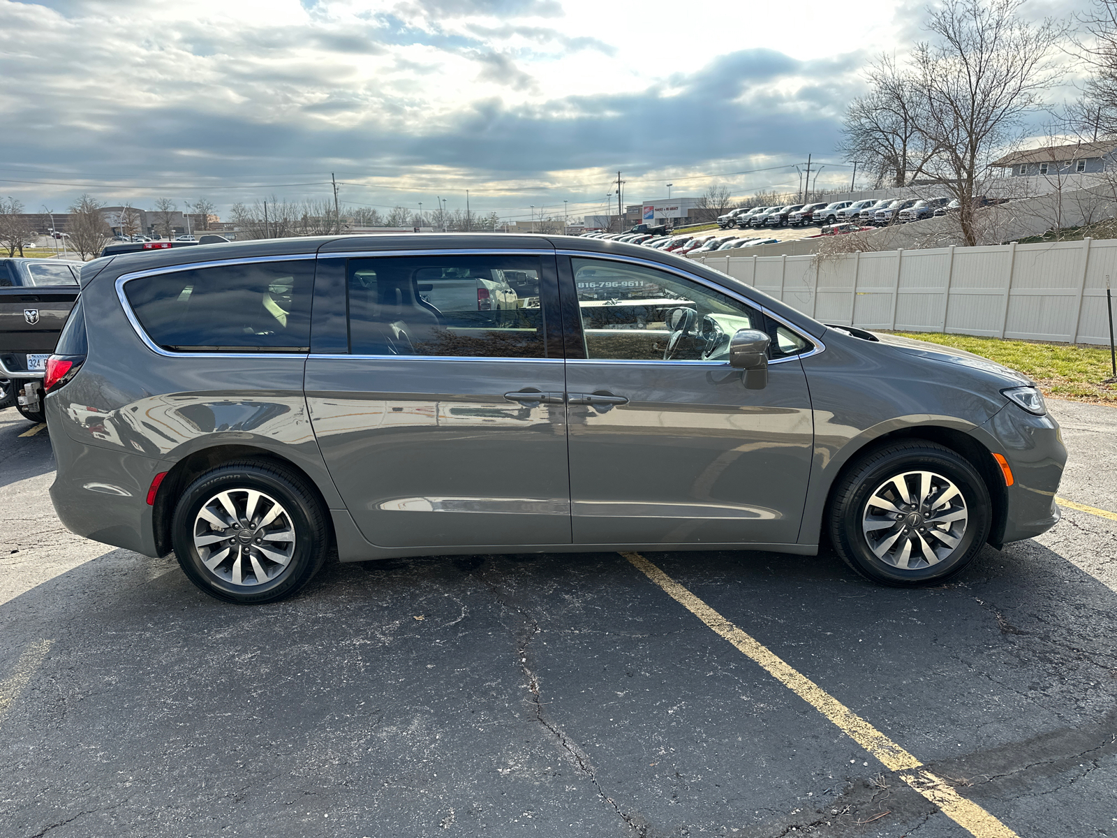 2022 Chrysler Pacifica Hybrid Touring L 5