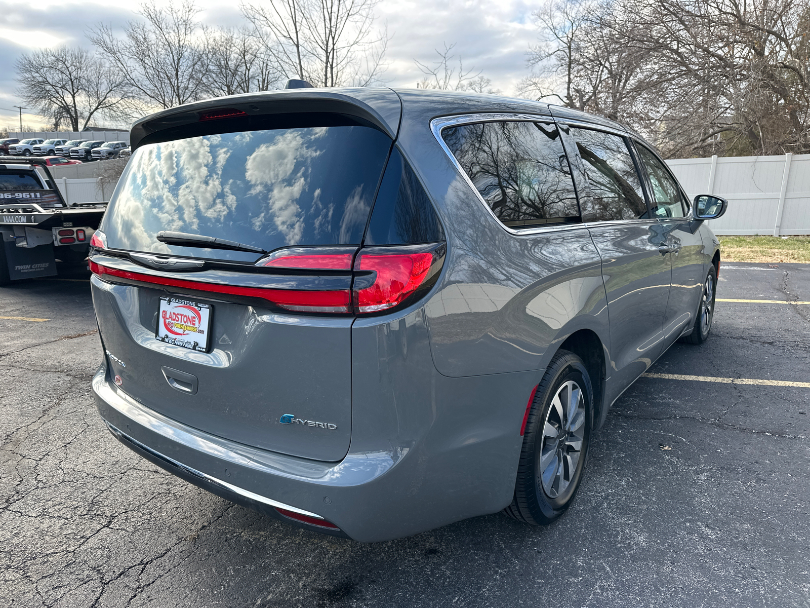 2022 Chrysler Pacifica Hybrid Touring L 6