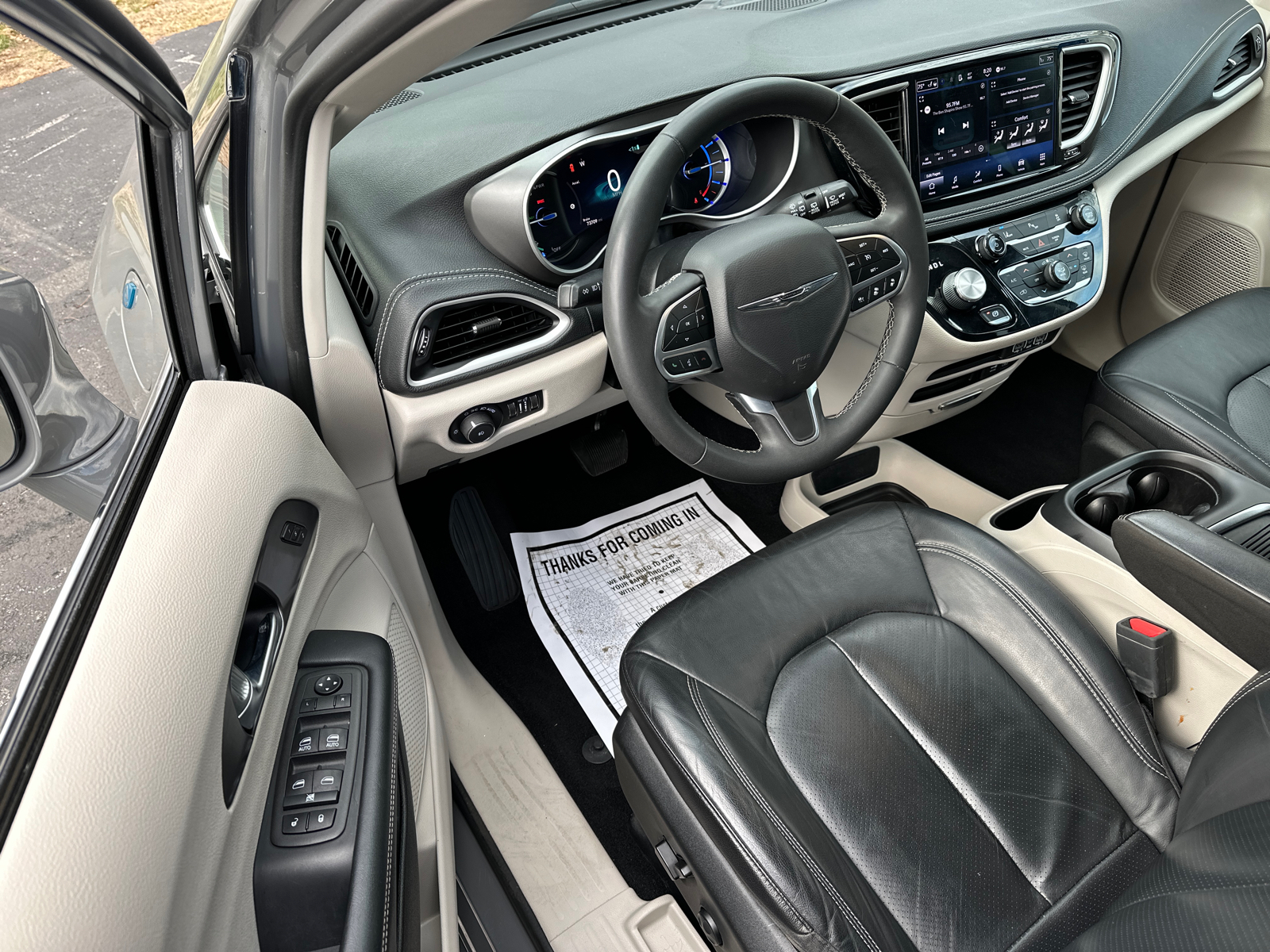 2022 Chrysler Pacifica Hybrid Touring L 28