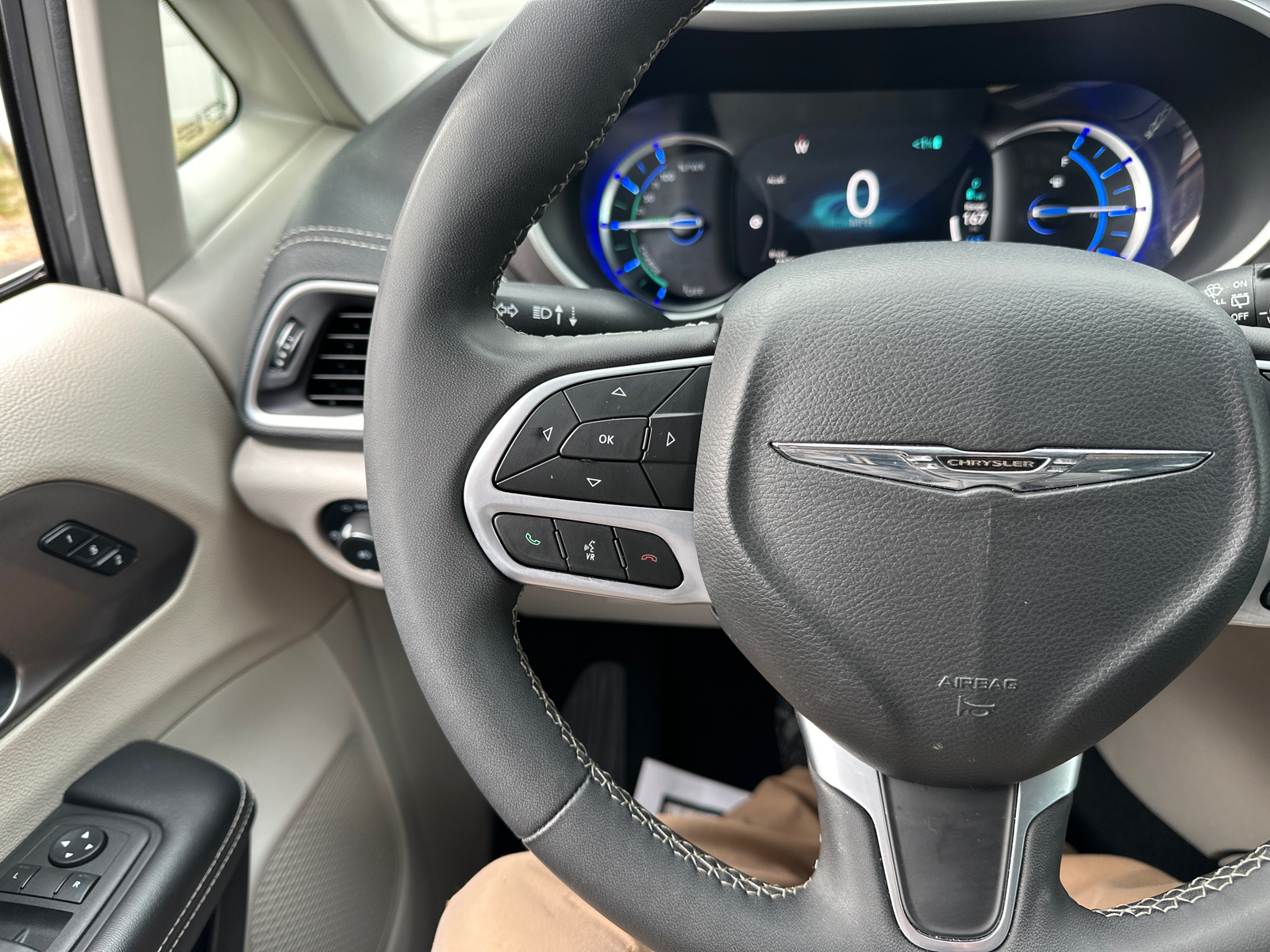 2022 Chrysler Pacifica Hybrid Touring L 34