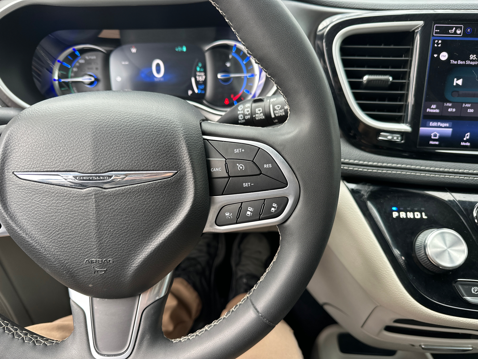 2022 Chrysler Pacifica Hybrid Touring L 35