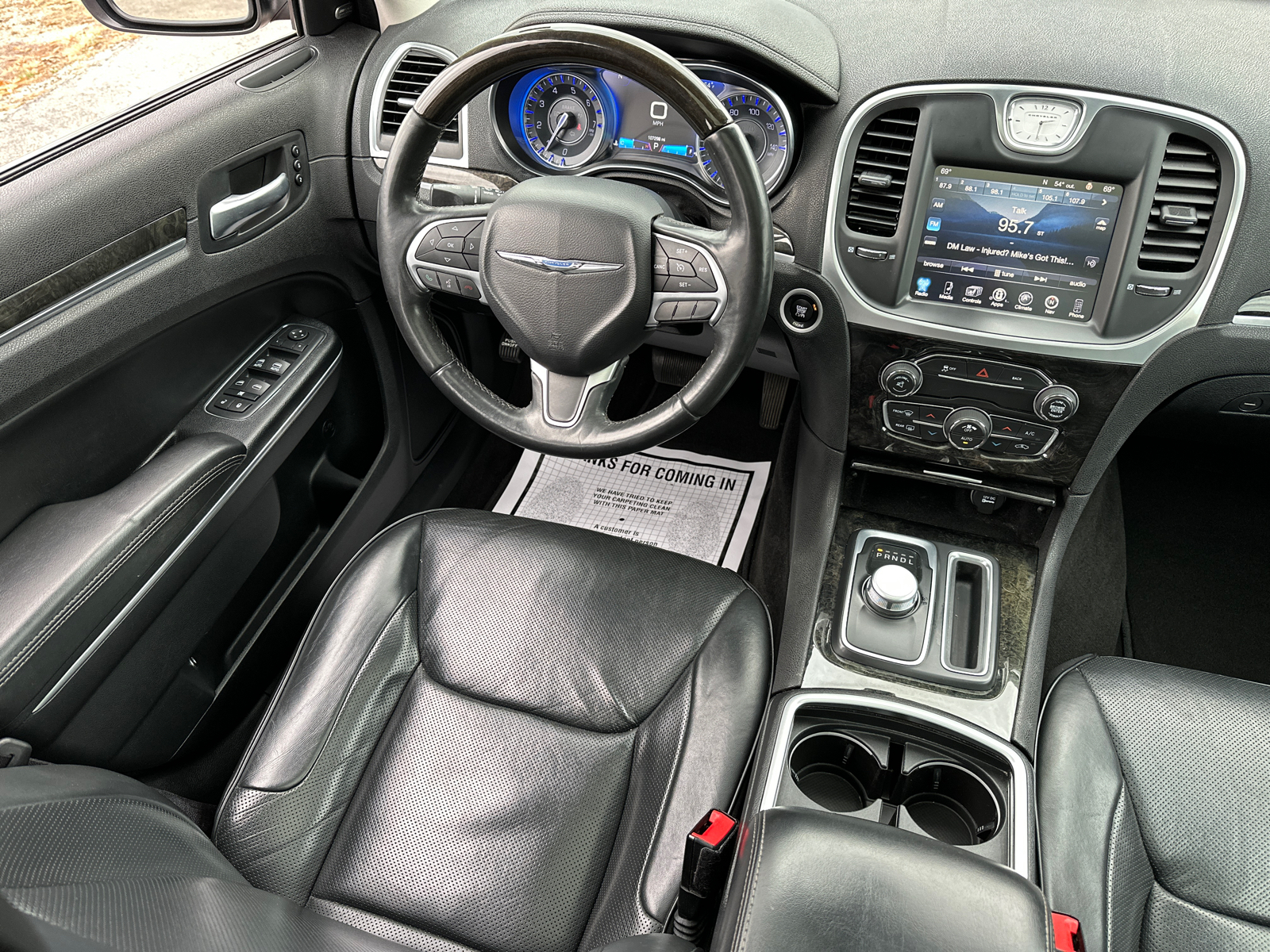 2016 Chrysler 300C Base 15