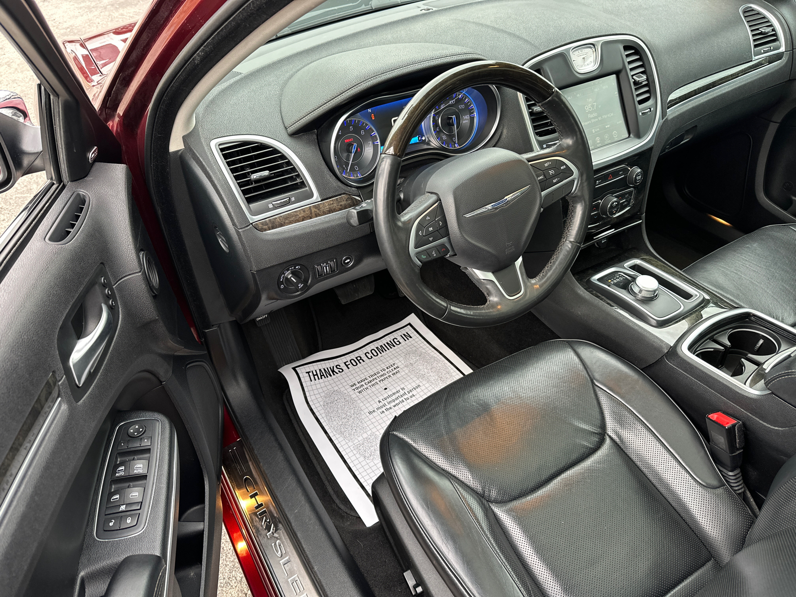 2016 Chrysler 300C Base 31