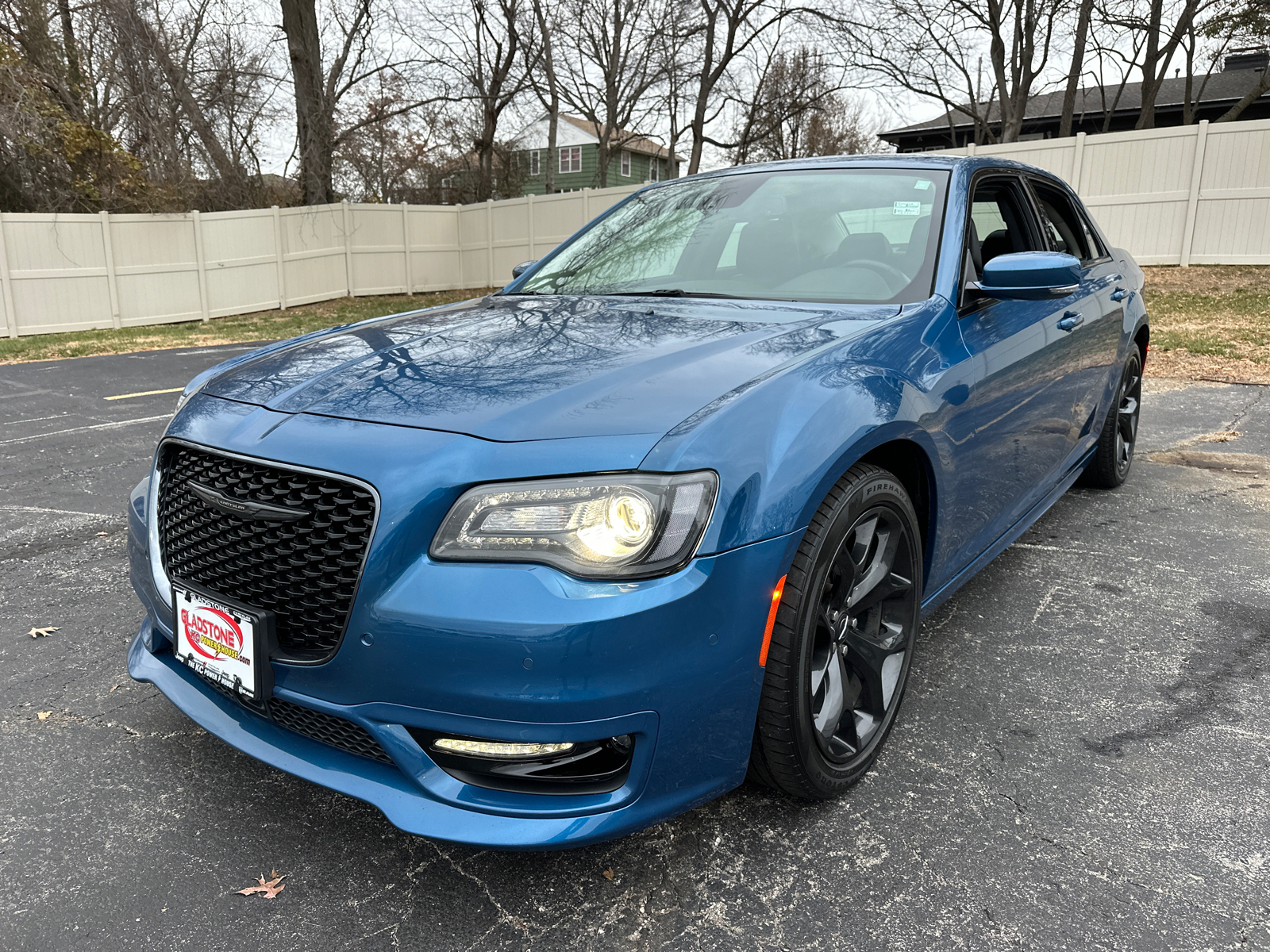 2022 Chrysler 300 Touring 2