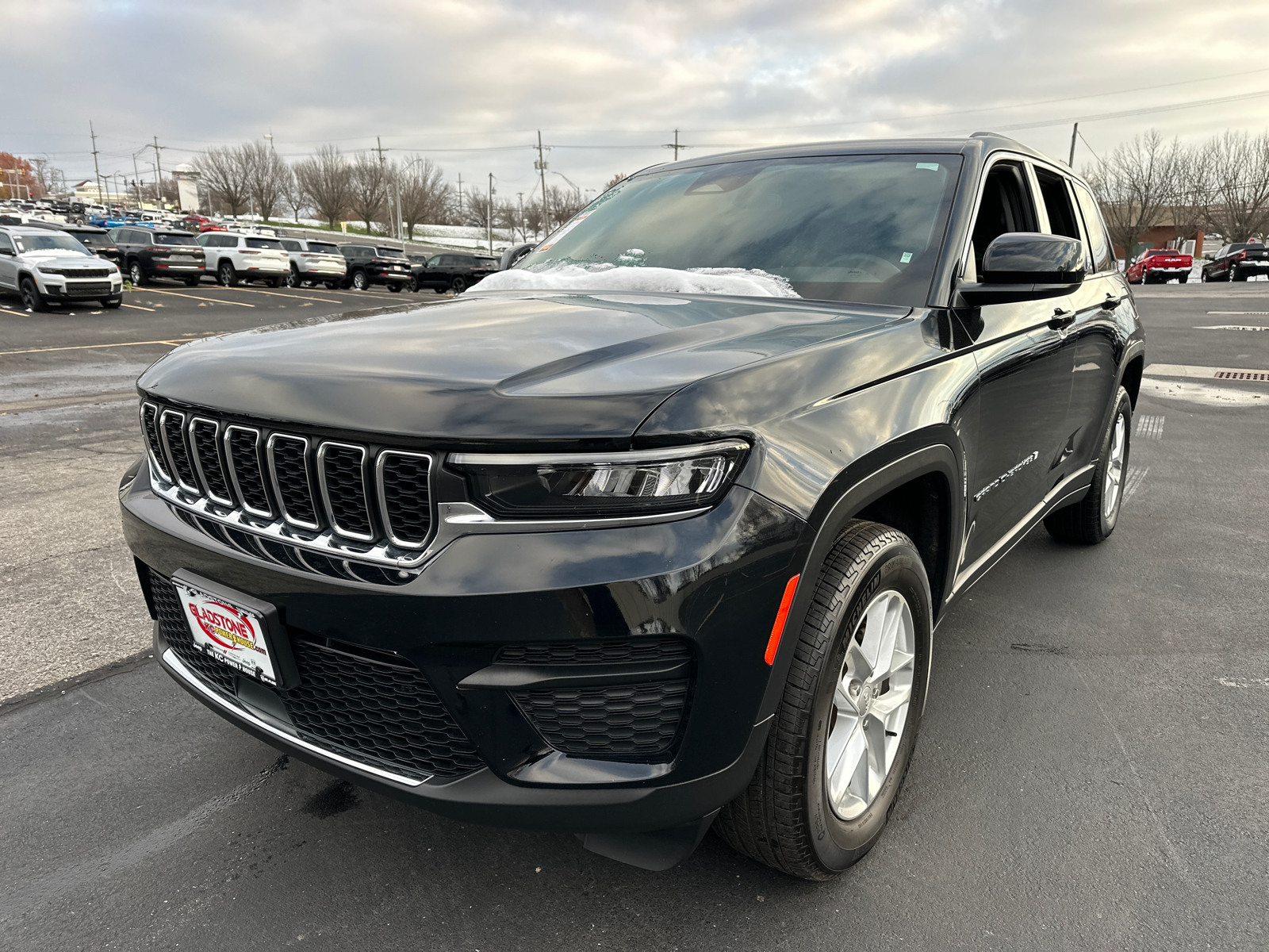 2023 Jeep Grand Cherokee Laredo 2