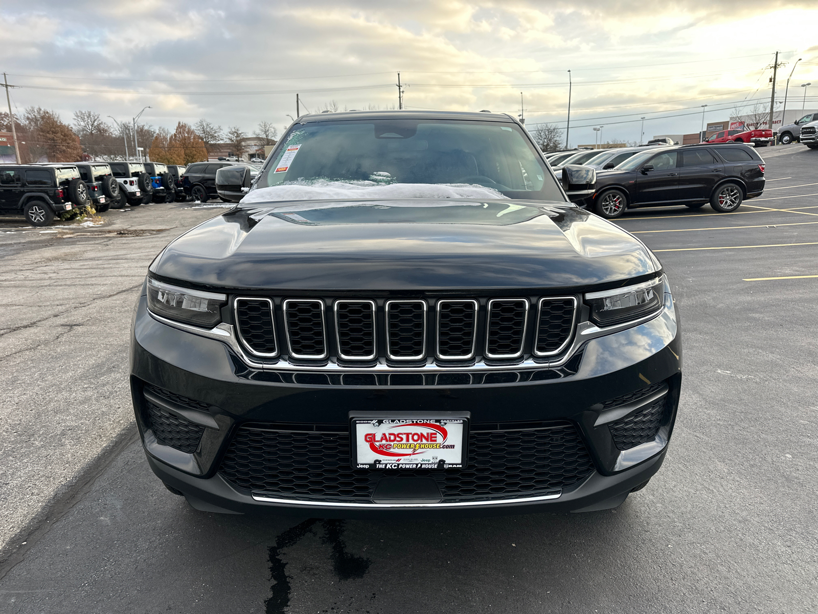 2023 Jeep Grand Cherokee Laredo 3