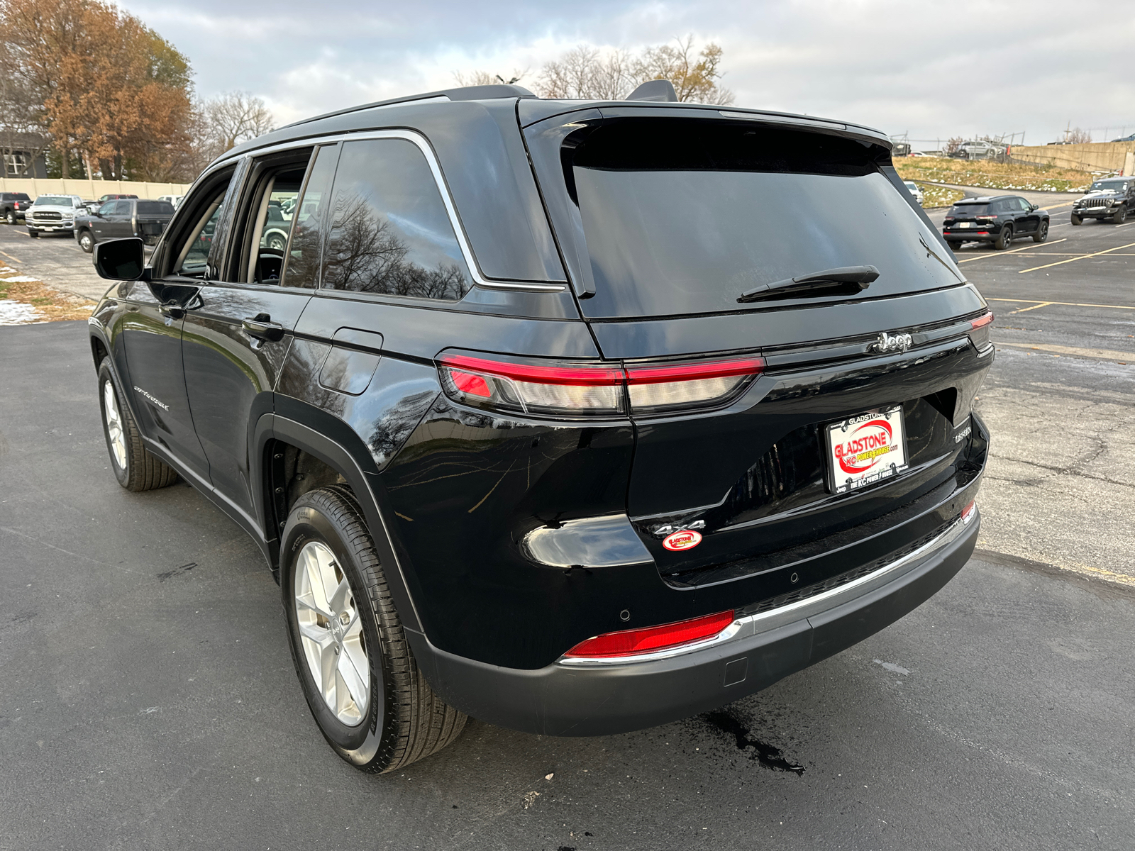 2023 Jeep Grand Cherokee Laredo 8