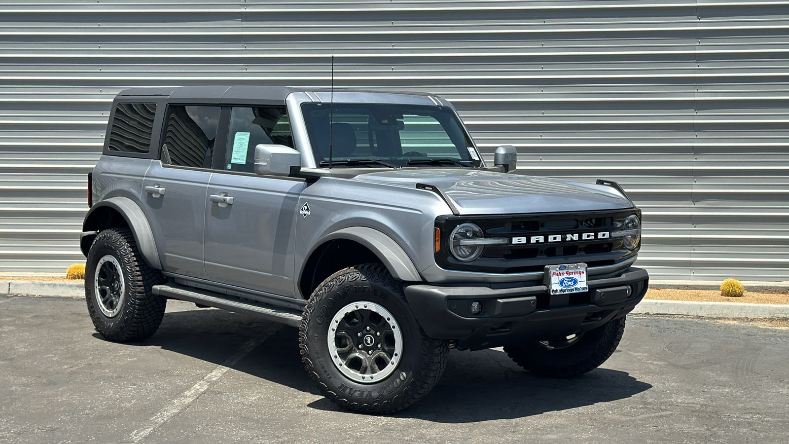 2024 Ford Bronco Outer Banks 1