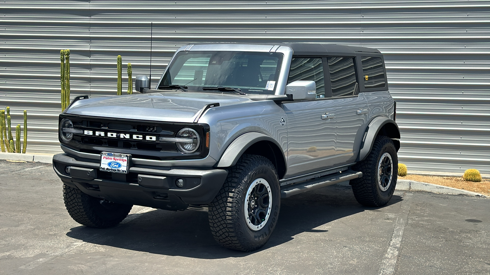 2024 Ford Bronco Outer Banks 3