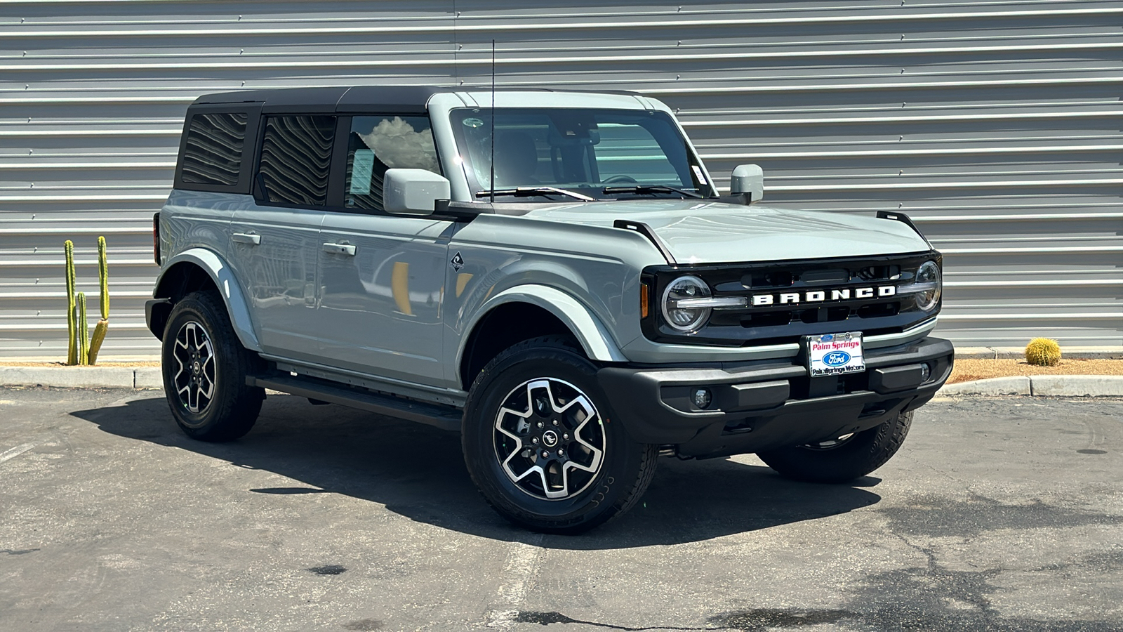 2024 Ford Bronco Outer Banks 1