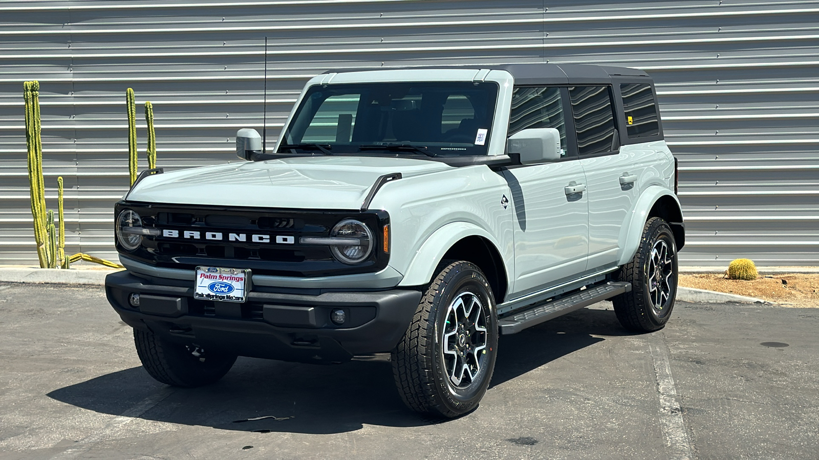 2024 Ford Bronco Outer Banks 3