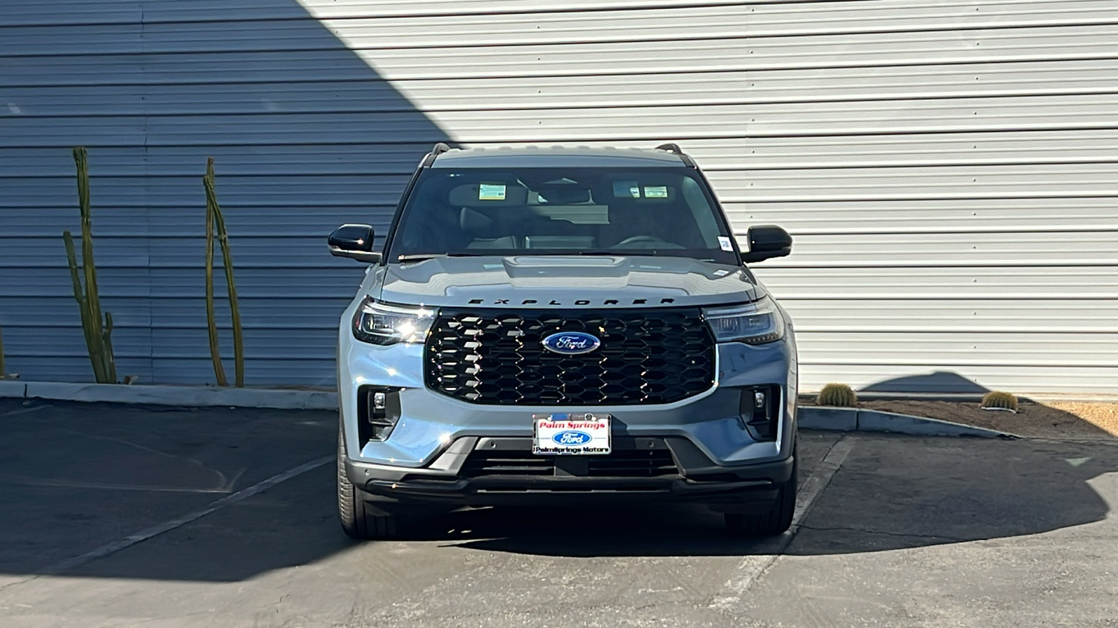 2025 Ford Explorer ST-Line 2