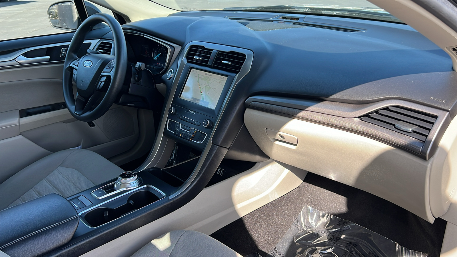 2020 Ford Fusion Hybrid SE 29