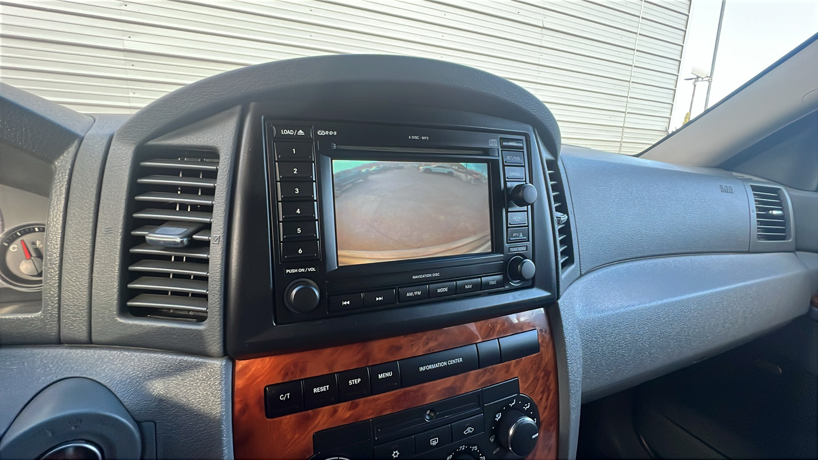 2007 Jeep Grand Cherokee Overland 24