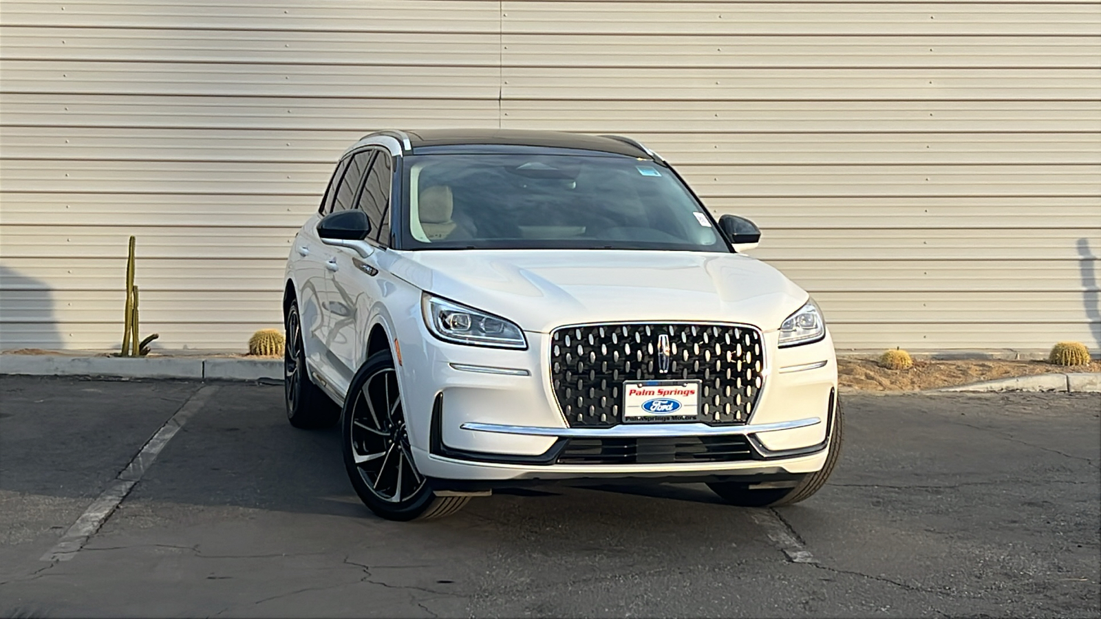 2023 Lincoln Corsair Grand Touring 1