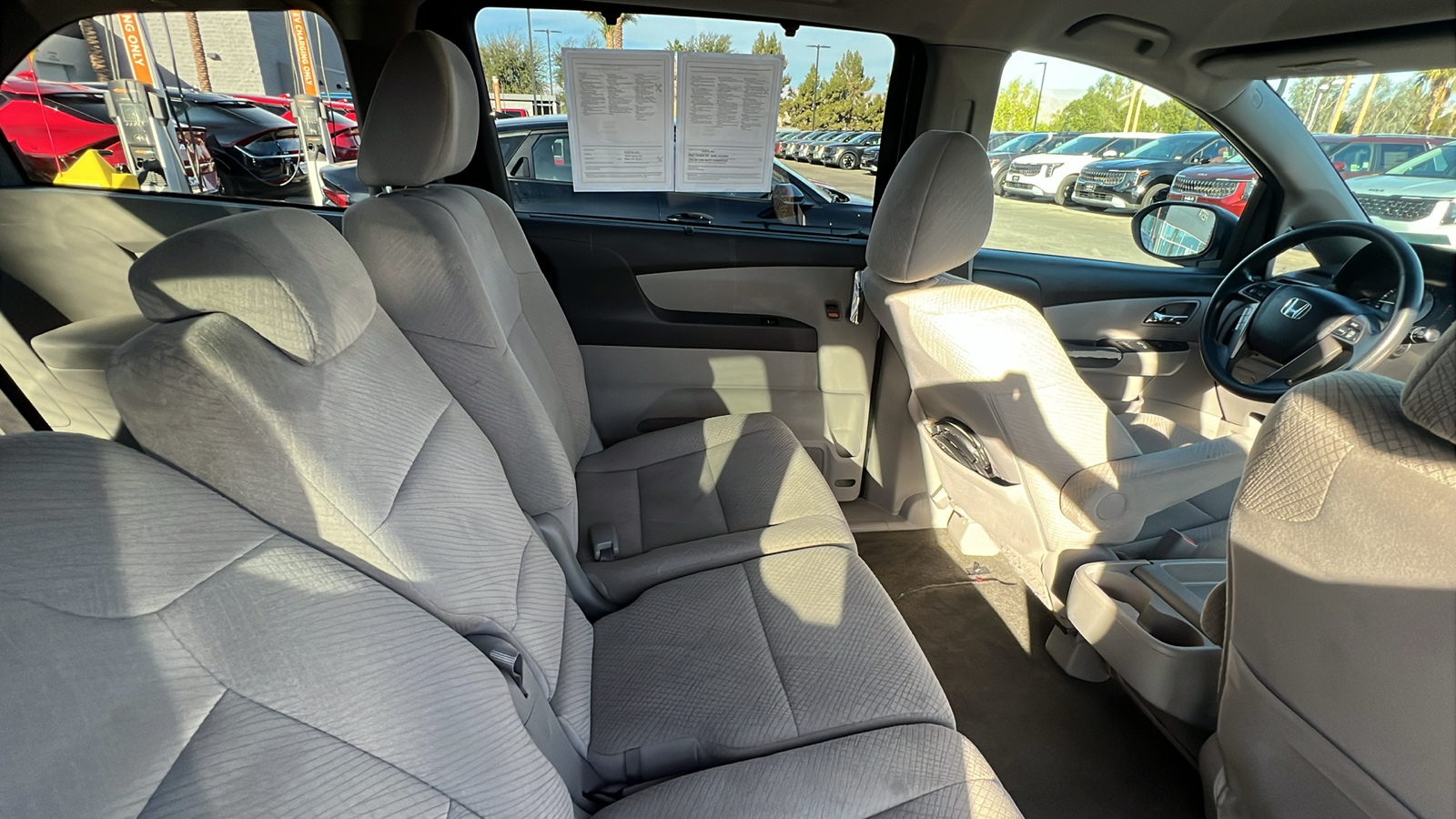 2016 Honda Odyssey SE 16