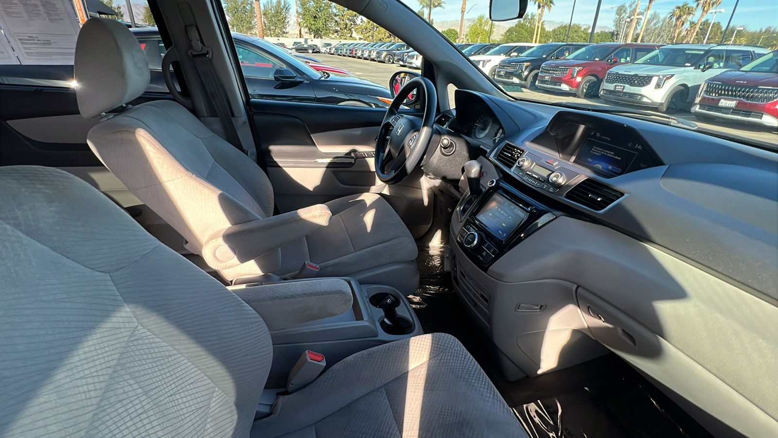 2016 Honda Odyssey SE 17