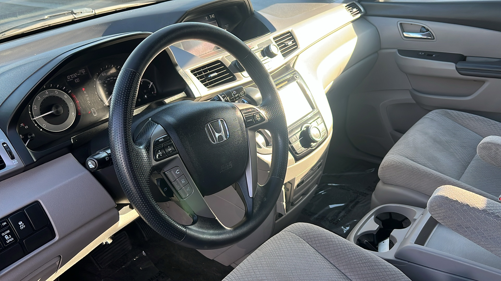 2016 Honda Odyssey SE 19