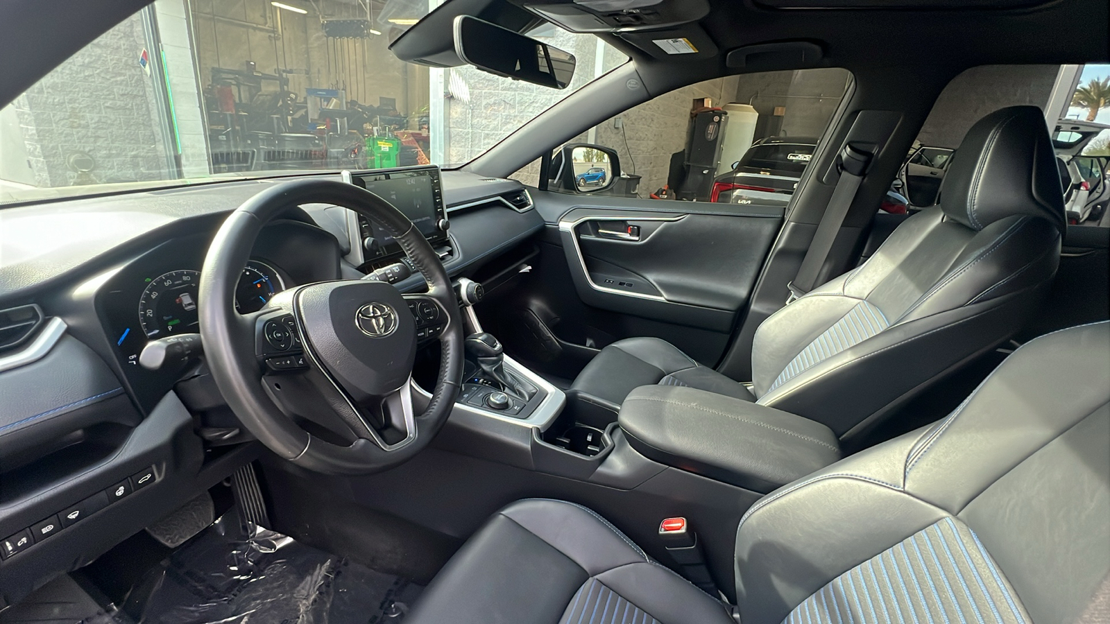 2022 Toyota RAV4 Hybrid XSE 17