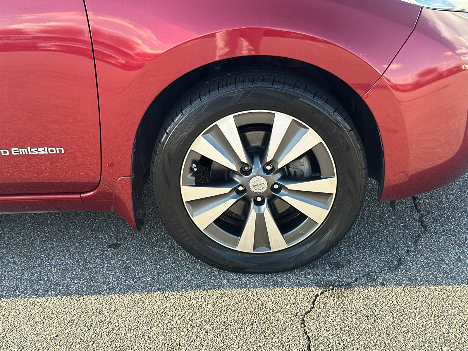 2015 Nissan Leaf SV 12