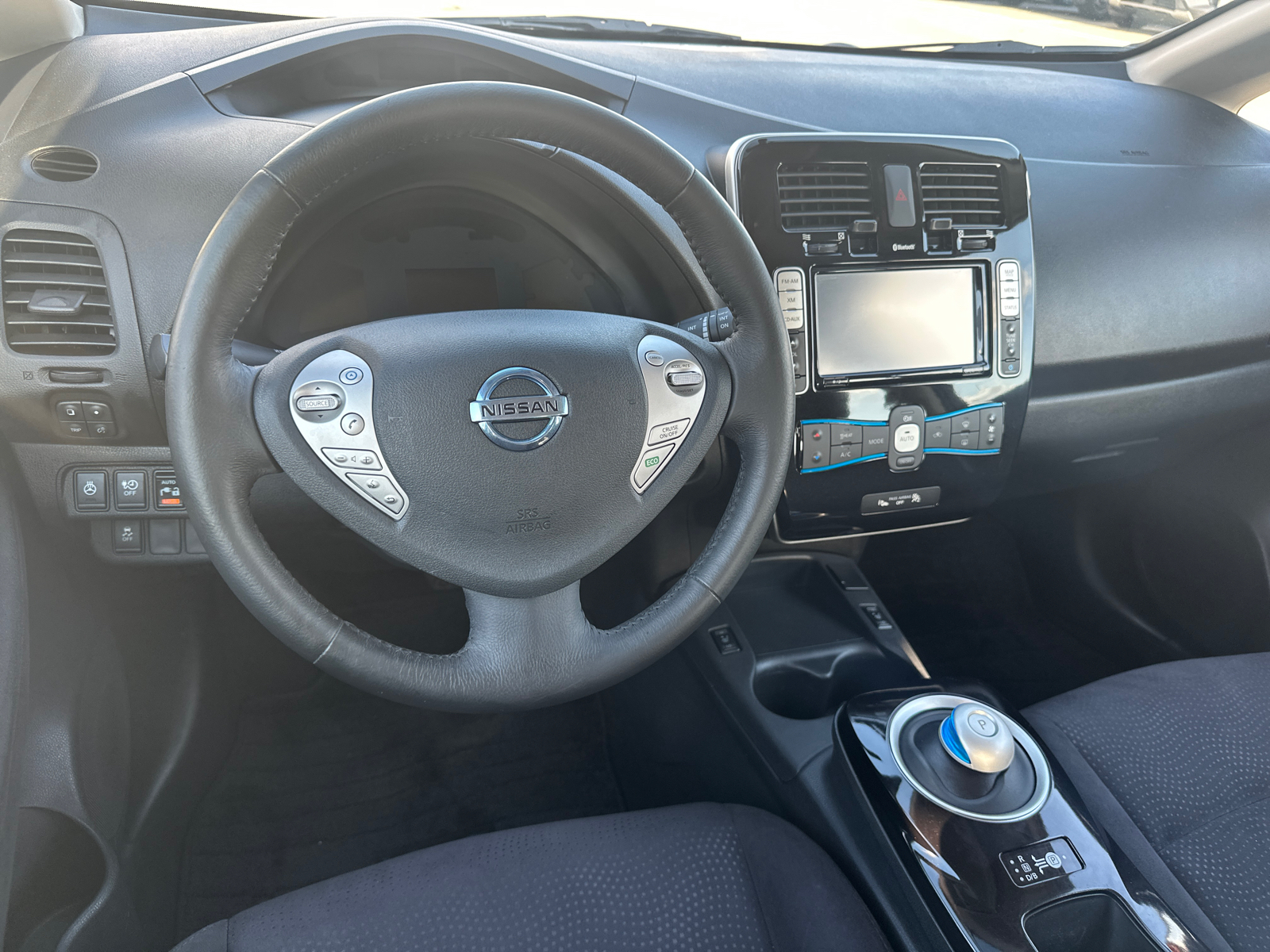 2015 Nissan Leaf SV 22