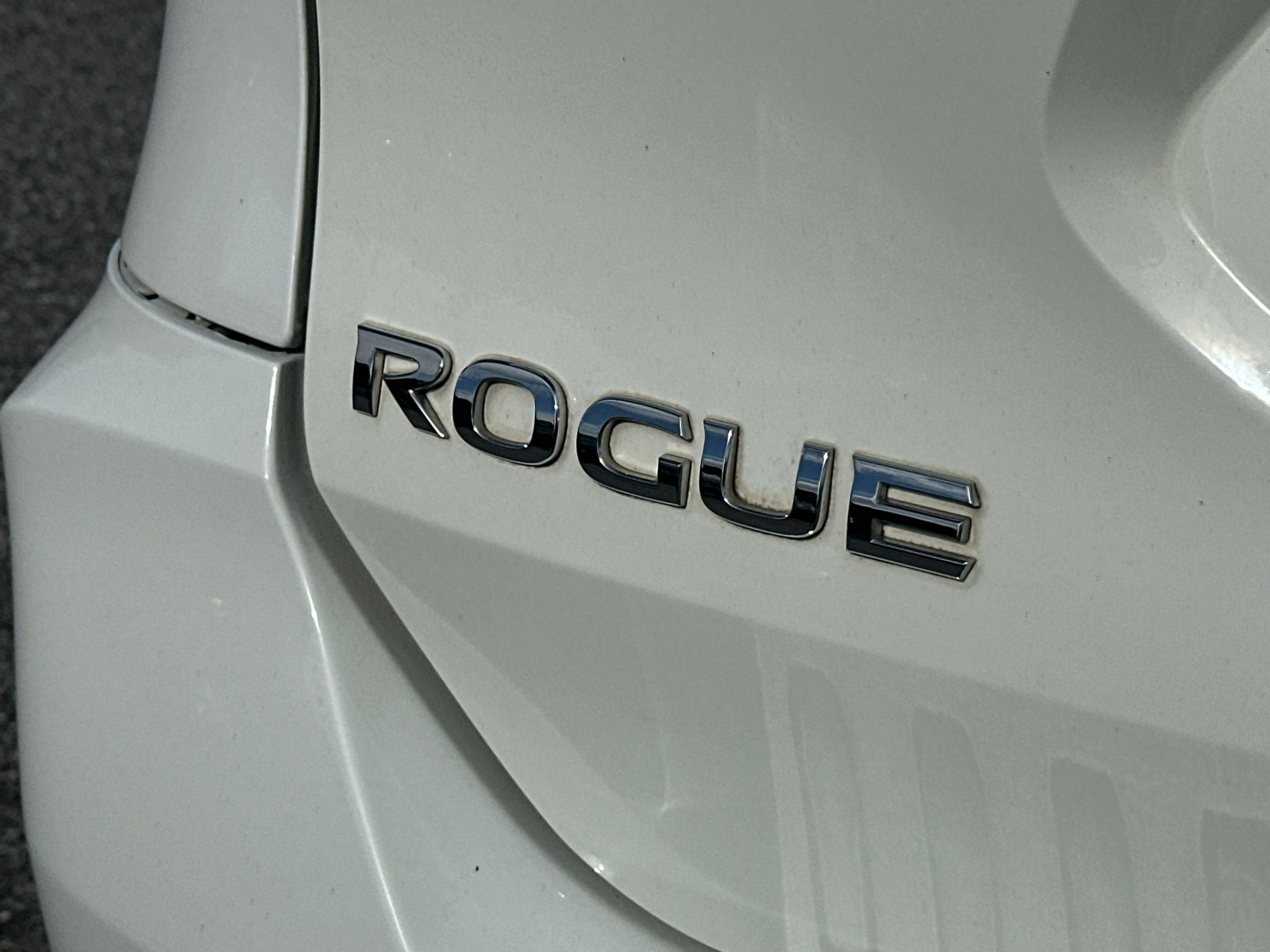 2017 Nissan Rogue S 32