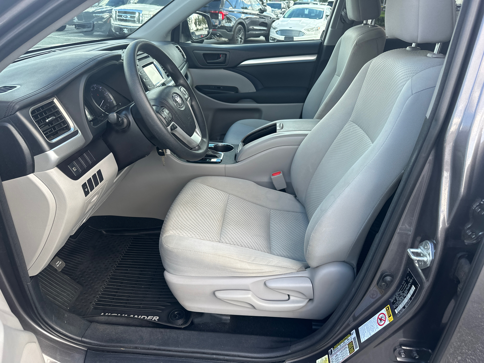 2018 Toyota Highlander LE 9