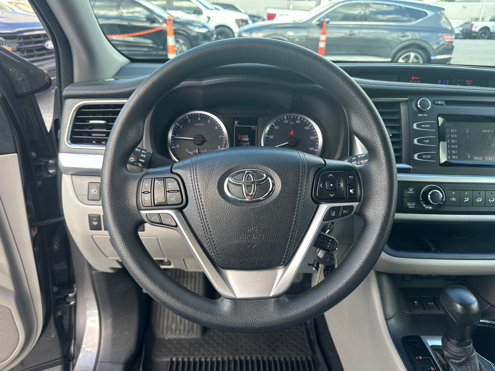 2018 Toyota Highlander LE 24