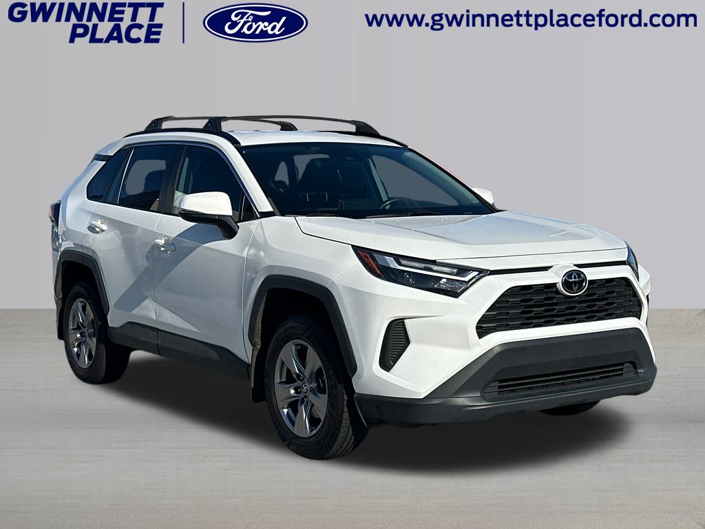 2022 Toyota RAV4 XLE 3