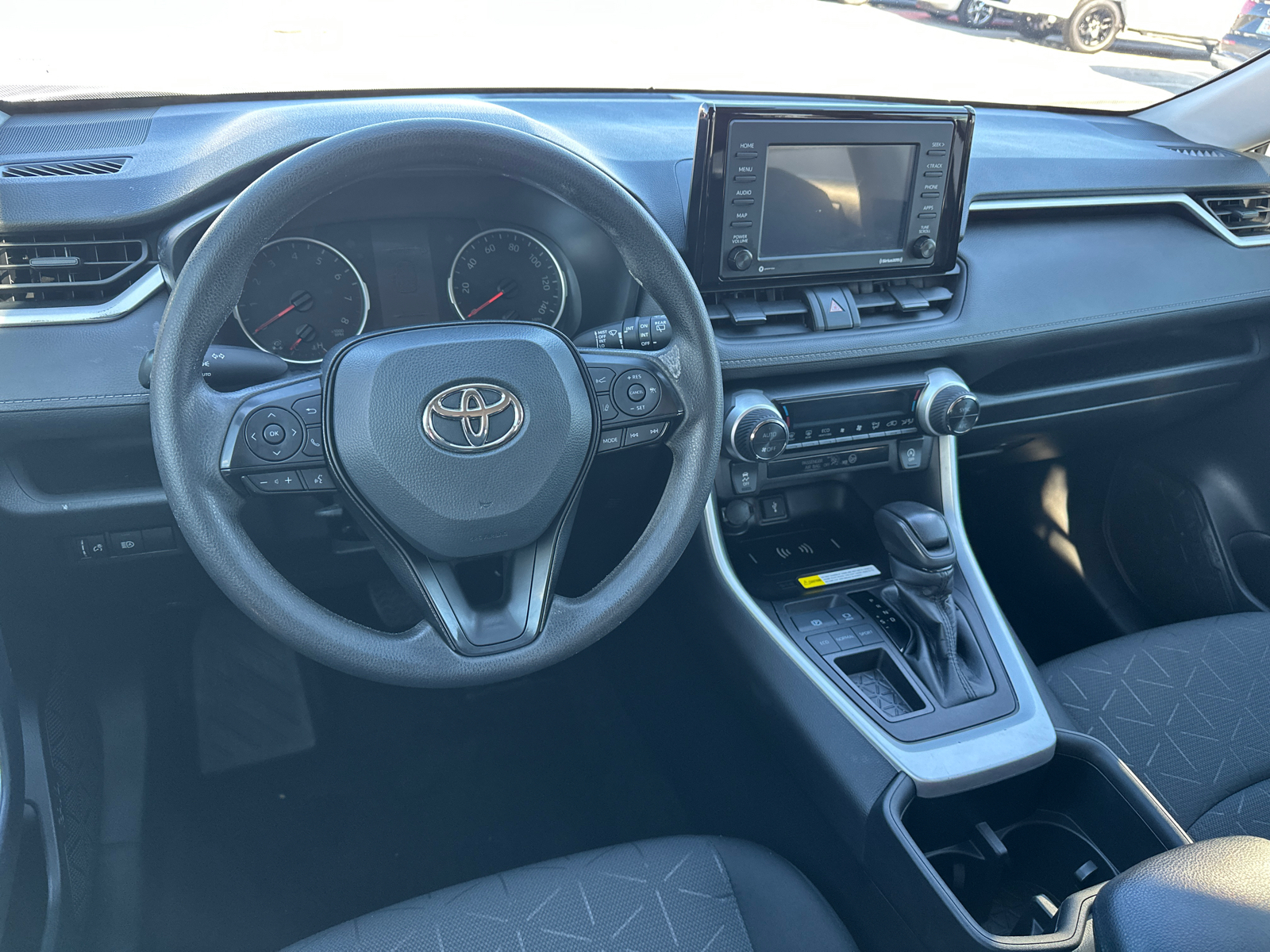 2022 Toyota RAV4 XLE 22