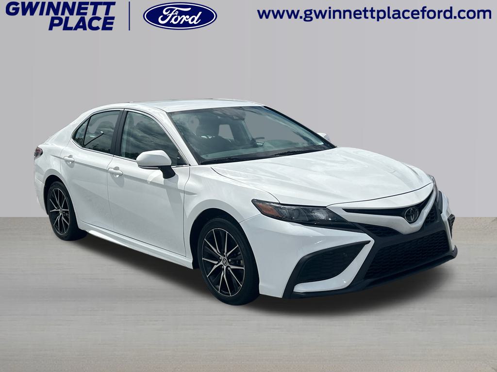 2022 Toyota Camry SE 3