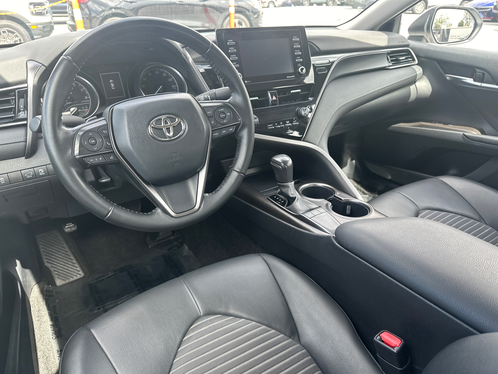 2022 Toyota Camry SE 22