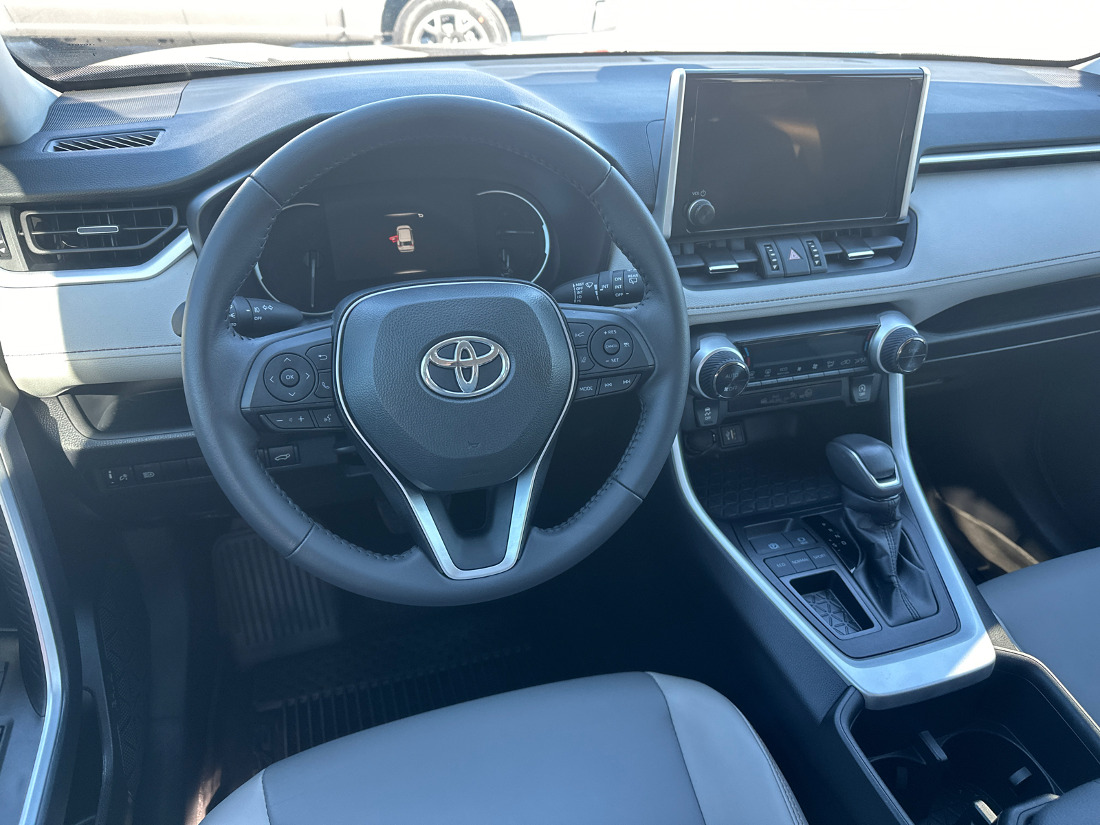 2024 Toyota RAV4 XLE Premium 23