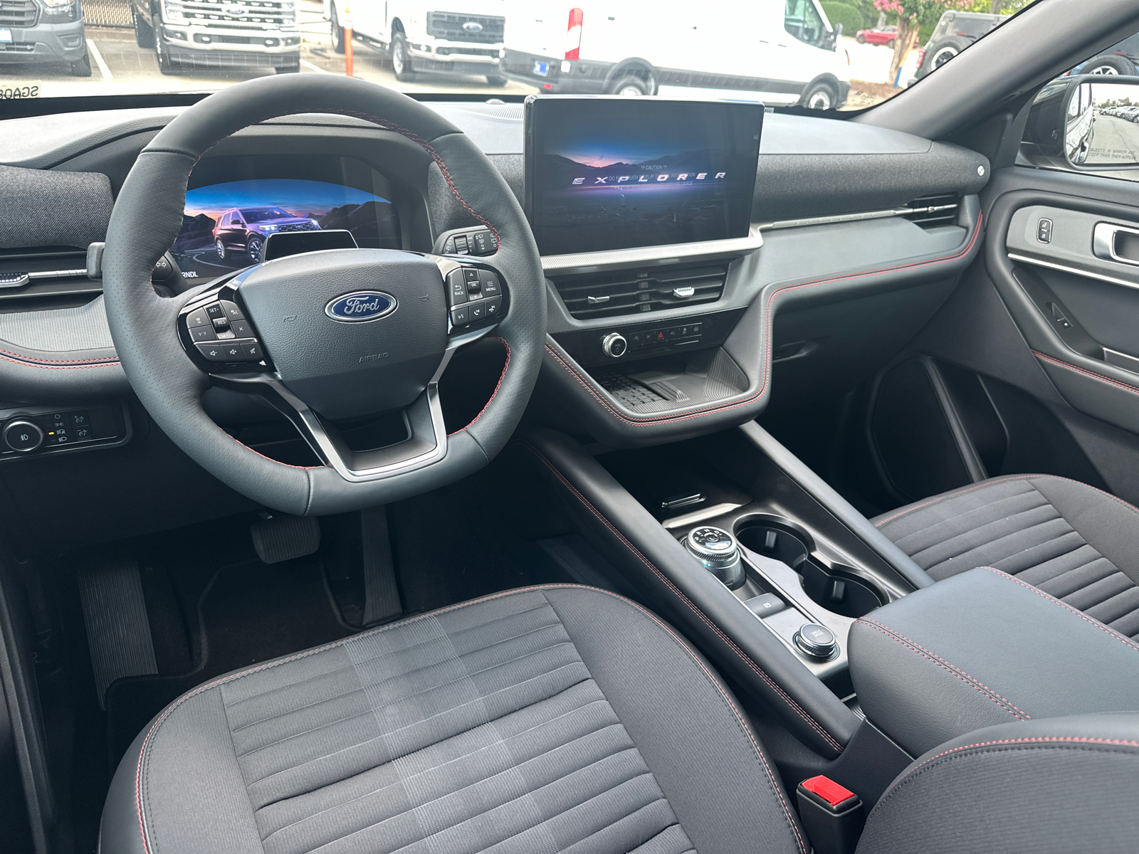 2025 Ford Explorer ST-Line 23